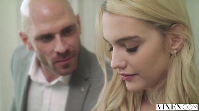 Kenna James našla svalovce, který splňuje všechny její smyslné touhy!