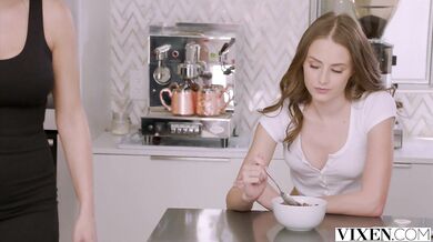 Personal trainer gets hot milf and her sexy daughter too!