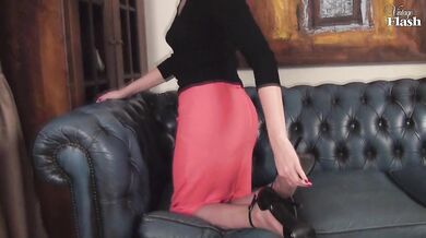 British milf Kate Anne shows her hairy pussy