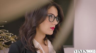 Personal assistant takes the opportunity to fuck her boss