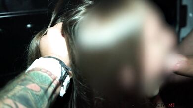 Česká pouliční dívka šuká v dodávce za peníze