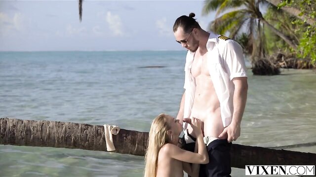 Boat captain fucks a gorgeous babe on a beautiful beach