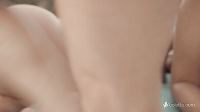 Plavání a sex se dvěma teenkama u bazénu