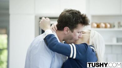 She's fucking someone else a few hours after the breakup