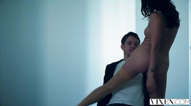 Nemůže jí odpustit, ale ani nedokáže zapomenout na sex s ní