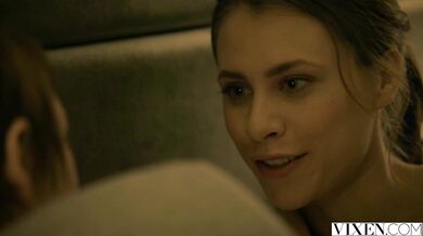 Naplácání na zadek jako trest pro submisivní zlobivou dívku