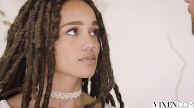 Černošská studentka s dredy chce profesorovo obrovské péro taky!