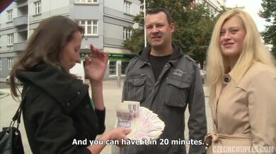 Amateur couple enjoy foursome