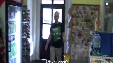 Amatérka si dá v práci přestávku na šukání