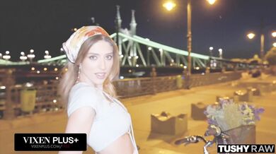 Fanta Sie nastavuje svůj výstavní zadek pro brutální demolici čurákem