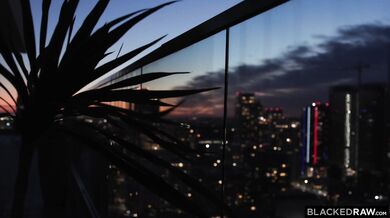 Sky Wonderland a Melody Marks kouří péra