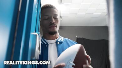 Nadržené roztleskávačky kouří péro