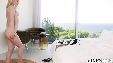 Emiri Momota a Lily Blossom nejdřív vykouří Alberta a pak mu nastaví kundy