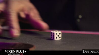 Valerica a Asteria hrají hru a nechají se brutálně vymrdat barmanem