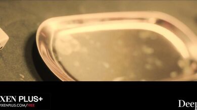 Valerica a Asteria hrají hru a nechají se brutálně vymrdat barmanem