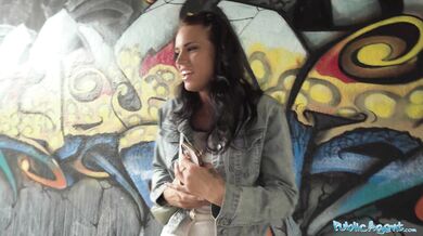 Řekla mi, že dělám její mokrou kundu hrozně šťastnou