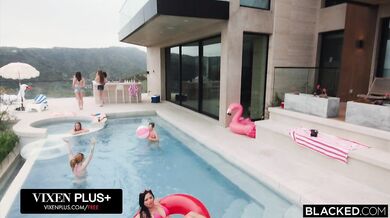 Blonďavá nymfa Lexi Lore bola na domácej párty úplne zaplnená