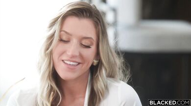 Blondínka Addison Vodka hladná po BBC sa nechala použiť ako hračka