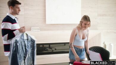 Absolventka Sky Wonderland, pobláznená do BBC, dostala na zadok a bola ovládnutá novým šéfom