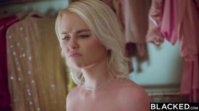 Roztomilá štíhla blondínka s kyprou postavou Vic zdieľa svoju BBC fantáziu s manželom