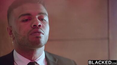 Roztomilá štíhla blondínka s kyprou postavou Vic zdieľa svoju BBC fantáziu s manželom