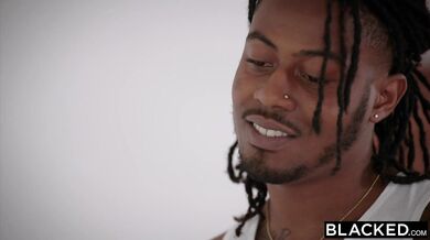 Roztomilá studentka Blake Blossom svedla přítele své spolubydlící