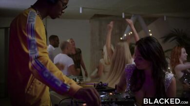 Žhavá Francúzska Anissa Kate dostala nálož od dvoch obrovských BBC na párty