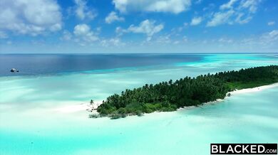 Liya Silver milujúca BBC si na dovolenke plní svoju análnu fantáziu