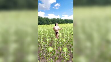 Huge bounce natural tits