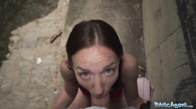 Štíhla Ruska a jej odvážne jebanie na verejnosti v POV