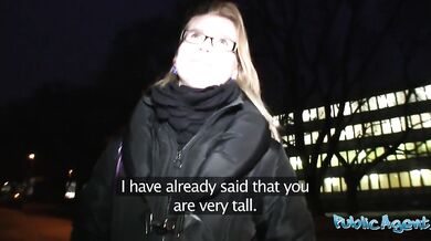 Studentka mě provokuje řečmi o těhotenství potom, co jsem se jí udělal do kundy