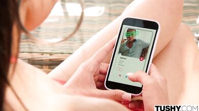 Análu chtivá atlétka Leo Ahsoka trénuje svoju tesnú prdel, aby vyhrala zlato v rozťahovaní