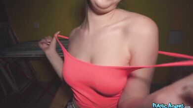 Sladká bežkyňa Elza Alisha bez make-upu vyprcaná cudzincom