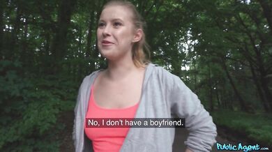 Sladká bežkyňa Elza Alisha bez make-upu vyprcaná cudzincom