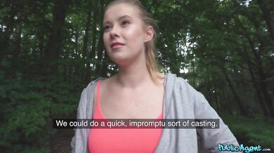 Sladká bežkyňa Elza Alisha bez make-upu vyprcaná cudzincom