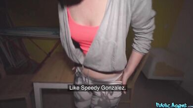 Sladká bežkyňa Elza Alisha bez make-upu vyprcaná cudzincom