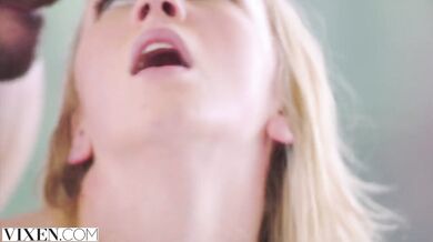 Kendra Sunderland má pracovní schůzku se šéfem, která skončila mrdáním