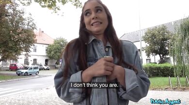 Krásna dvojníčka slávnej celebrity si to rozdala s cudzincom