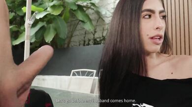 Rozmaznaná latina Alicia Trece zrube svojho zamestnanca a chce vidieť jeho penis výmenou za pridanie