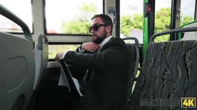 Skákanie na čuráku v autobuse