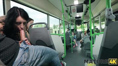 Skákání na péru v autobuse