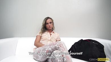 Blonďatá česká holka Petra na Czech Castingu