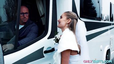 Nevěsta Fibi Euro bude mít zpoždění