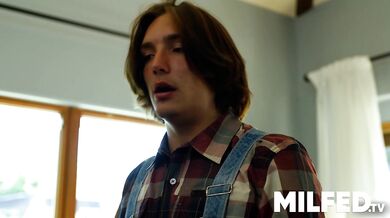 Dee Williams gets down and dirty with a hung guy in this steamy BBW sex tape