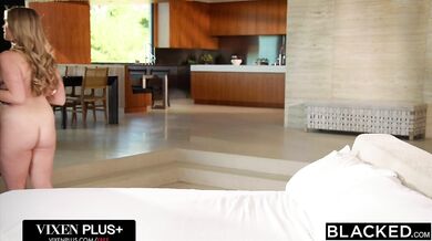 Těsná kunda Angie Faith si v prádle poradí s masivním BBC svého šéfa