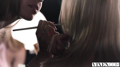 Kelly Collins a její přítel si užívají divokou jízdu v přírodě zakončenou intenzivním creampie