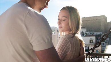 Kelly Collins a její přítel si užívají divokou jízdu v přírodě zakončenou intenzivním creampie