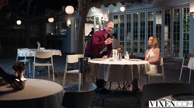 Kelly Collins a její přítel si užívají divokou jízdu v přírodě zakončenou intenzivním creampie