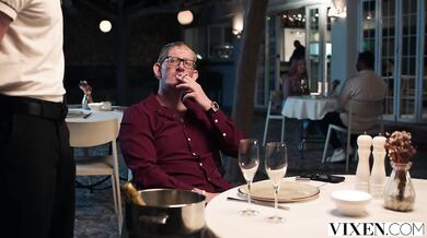 Kelly Collins a její přítel si užívají divokou jízdu v přírodě zakončenou intenzivním creampie