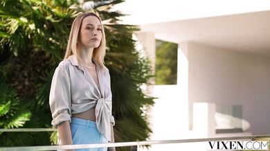 Kelly Collins a její přítel si užívají divokou jízdu v přírodě zakončenou intenzivním creampie